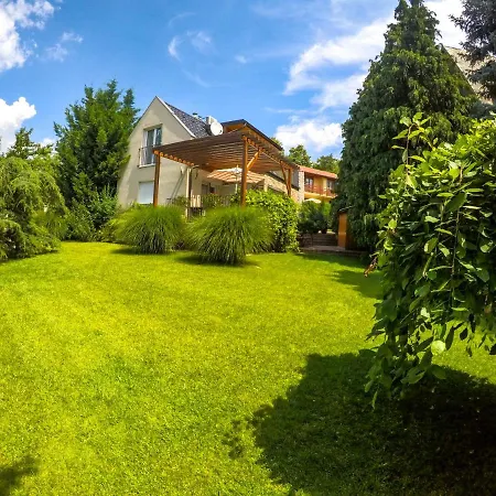 Csittényhegy Villa *